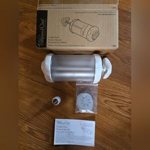 The Pampered Chef Cookie Press